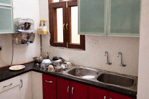 Private kitchen - 2-bedroom apartment in West Delhi partment with AC (Delhi)