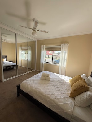 Iron/ironing board, WiFi, bed sheets - Ferguson house - Cosy Hunter Valley Escape (Cessnock)
