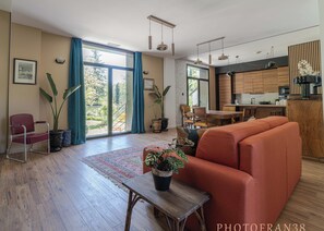 Living area - Top-of-the-range accommodation in exceptional surroundings, private pond and canal (Saint-Clair-de-la-Tour)