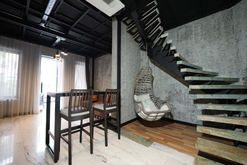 Business Suite, City View | Interior