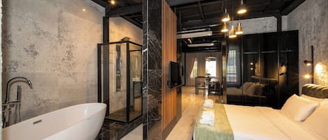 Royal Suite, City View | Desk, free WiFi