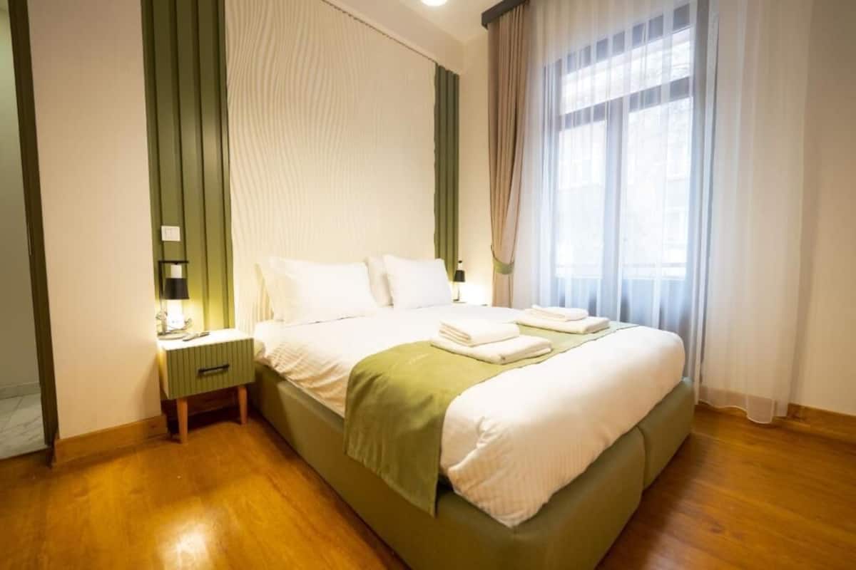 Family Suite, City View | Desk, free WiFi