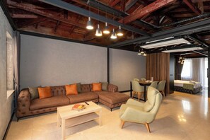 Royal Suite, City View | Terrace/patio - Monev Suites (İstanbul)