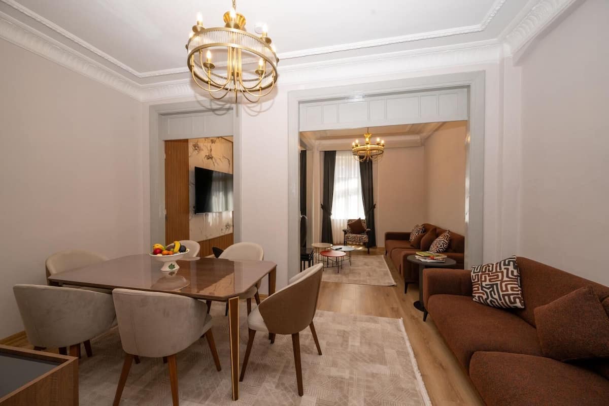 Annex Superior Three Bedroom Suite | Cocina privada | Refrigerador, microondas y utensilios de cocina