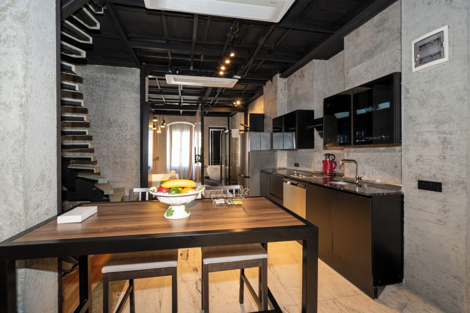 Royal Suite, City View | Living area | TV
