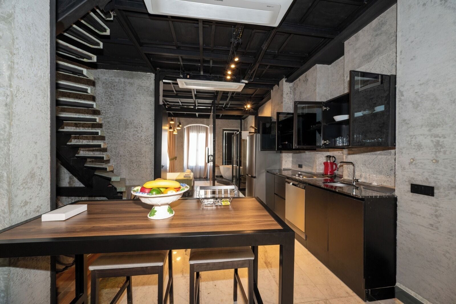 Royal Suite, City View | Living area | TV