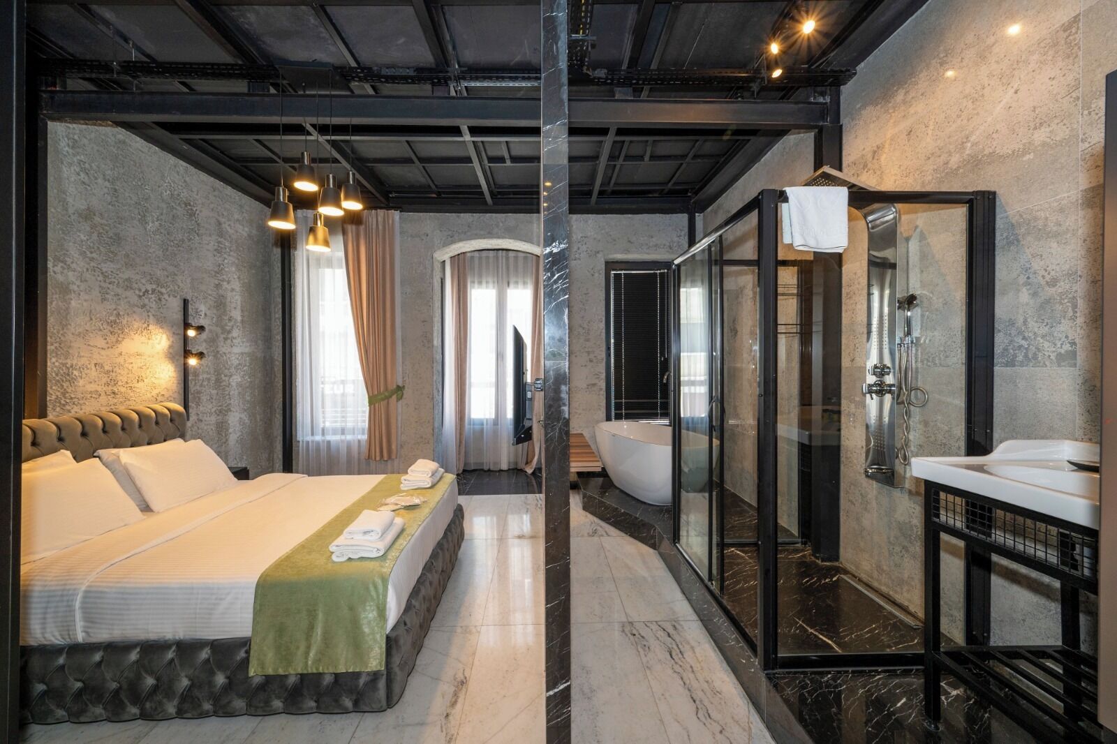 Royal Suite, City View | Microwave