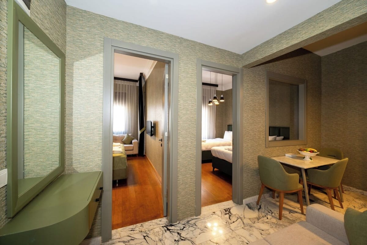 Deluxe Two Bedroom Suite 2+0 | Escritorio y wifi gratis