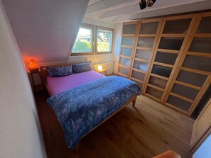 Iron/ironing board, WiFi, bed sheets - Apartment with Vineyard View, Balcony, and Wi-Fi (Eichstetten am Kaiserstuhl)