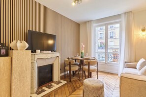 Interior - Stunning apartment with AC - Center of Paris (Paris)