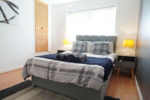 5 Schlafzimmer, Zimmersafe, Bügeleisen/Bügelbrett, Reisekinderbett