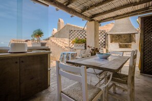 Outdoor dining - Cozy and bright 80 square meters apartment, perfect for four people, located on the first floor of a condominium with a swimming pool (no elevator).The property is located in Liscia di Vacca, a short distance from Porto Cervo, reachable by car or public  (Liscia di Vacca)