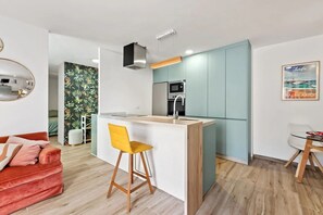 Interior - Casa junto al mar con patio andaluz, piscina compartida y Wi-Fi en primera línea de playa (Marbella)