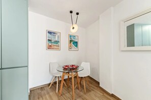 Dining - Casa junto al mar con patio andaluz, piscina compartida y Wi-Fi en primera línea de playa (Marbella)