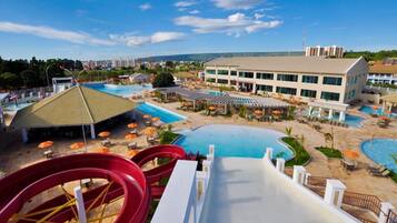 12 outdoor pools