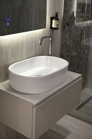 Bathroom - Cosmos Luxury Studio Suites (Tiranë)