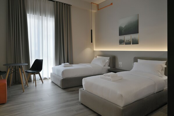 Deluxe Studio Suite, 2 Twin Beds | Laptop workspace, blackout drapes, soundproofing, iron/ironing board