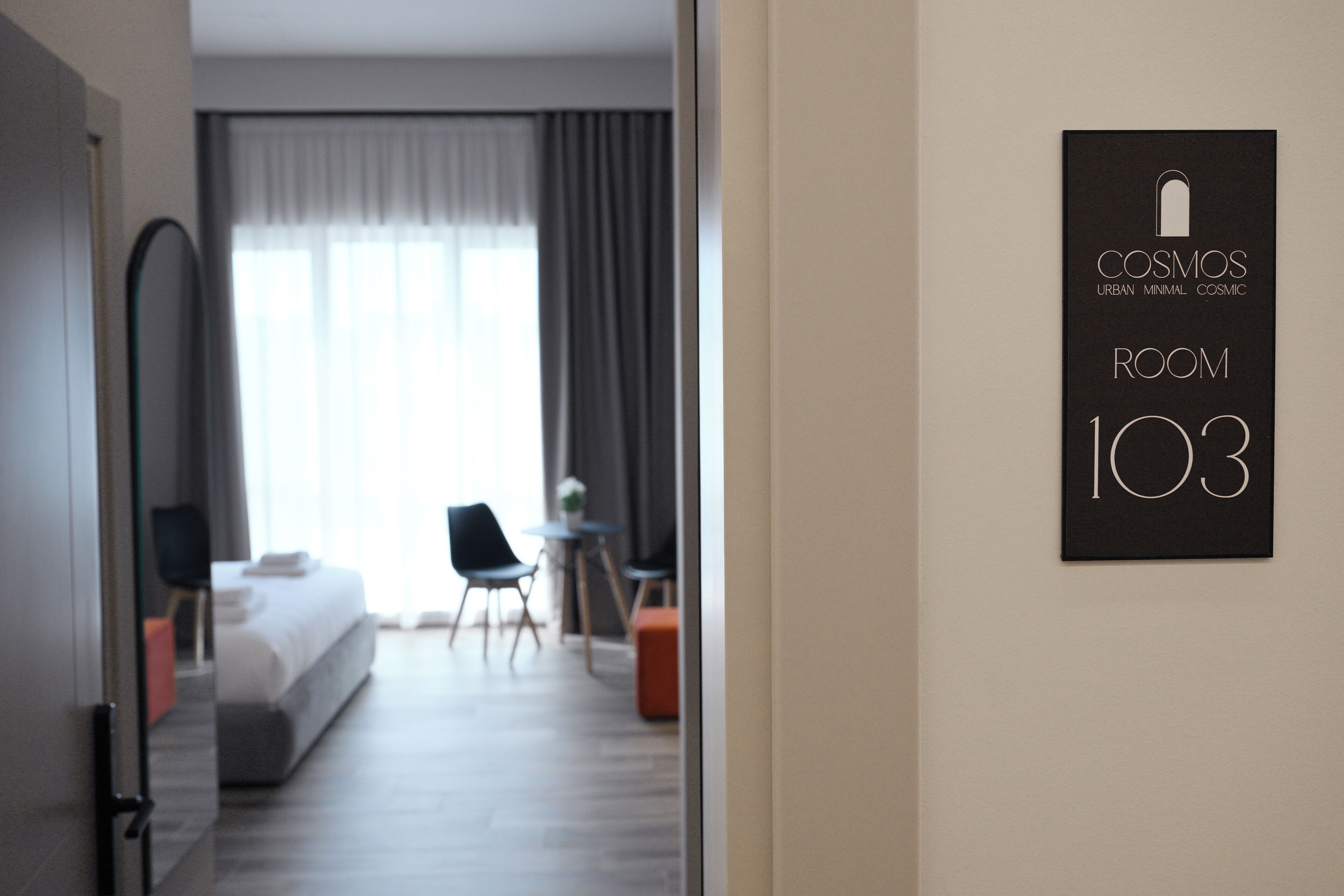 Deluxe Studio Suite, 1 King Bed | Laptop workspace, blackout drapes, soundproofing, iron/ironing board