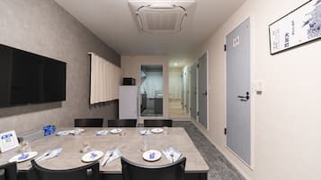 Basic Apartment | Living area