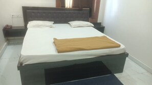 Deluxe Room, City View | Desk, free WiFi - Hotel Abhishek Inn (Bhubaneswar)