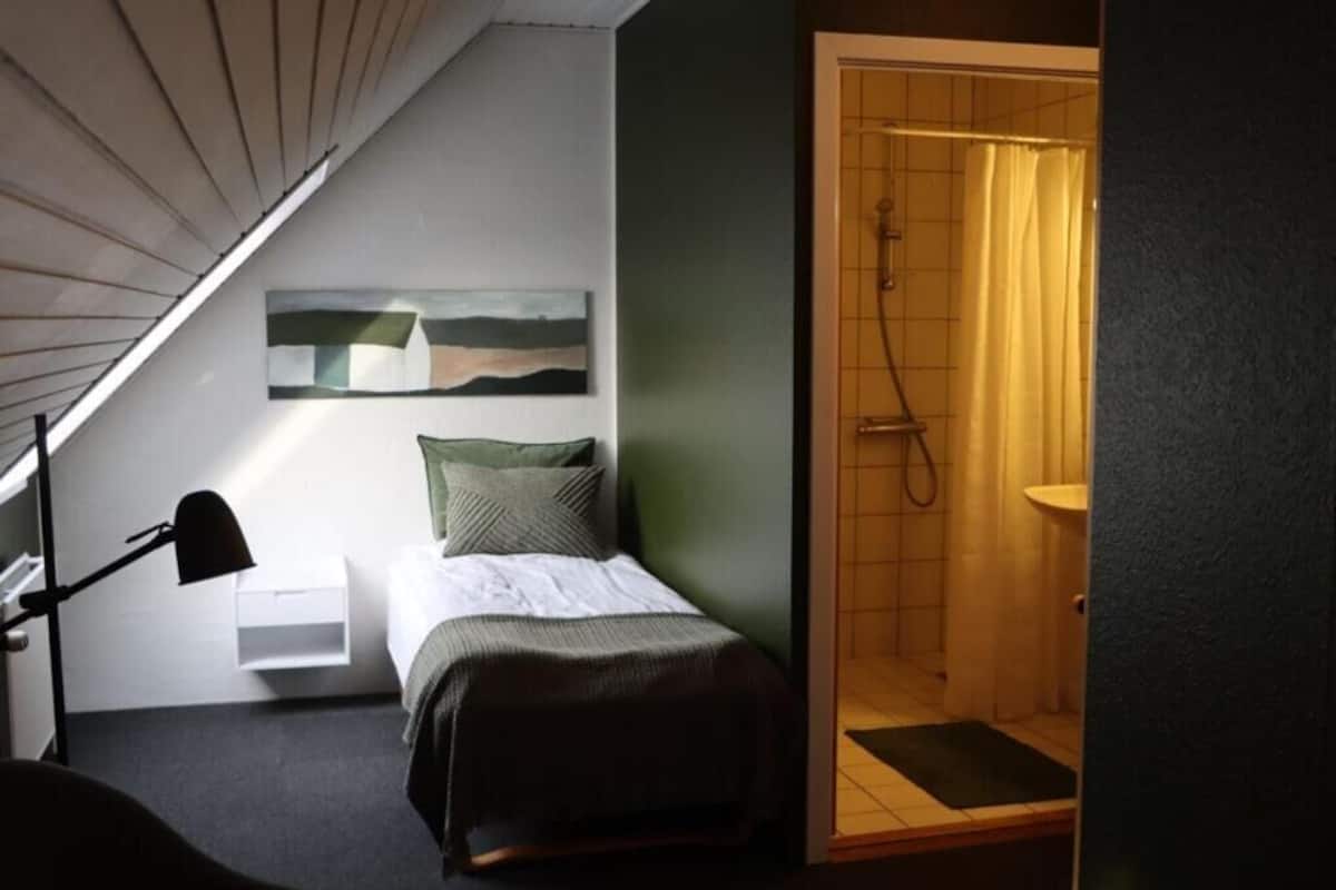 Quarto triplo standard | Escrivaninha, Wi-Fi de cortesia