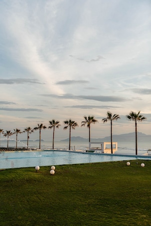 3 piscine all'aperto. Grand Hotel Le Château