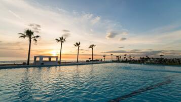 3 outdoor pools