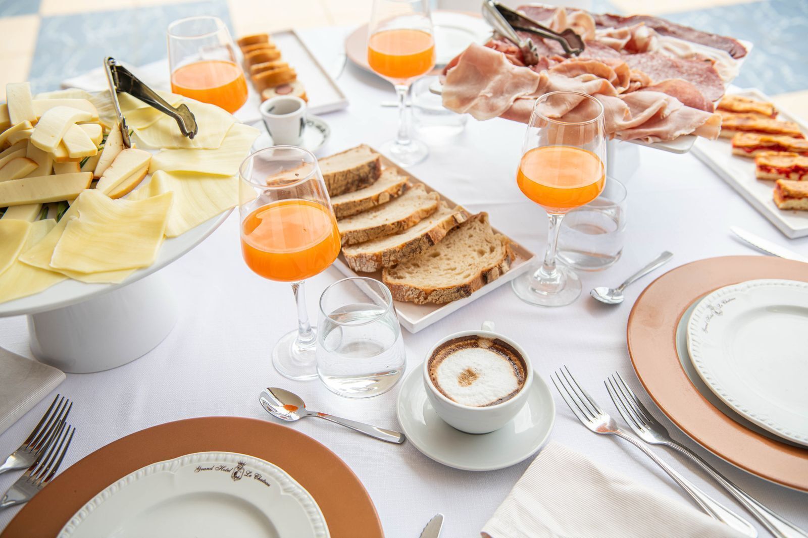 A breakfast buffet with various food items and drinks.