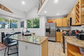Coffee/tea maker, fridge, microwave, oven - Communal Hot Tub + Sauna + Mountain Views | Walk to Gondola + Main St (Telluride)