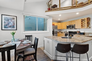 Dining - Communal Hot Tub + Sauna + Mountain Views | Walk to Gondola + Main St (Telluride)