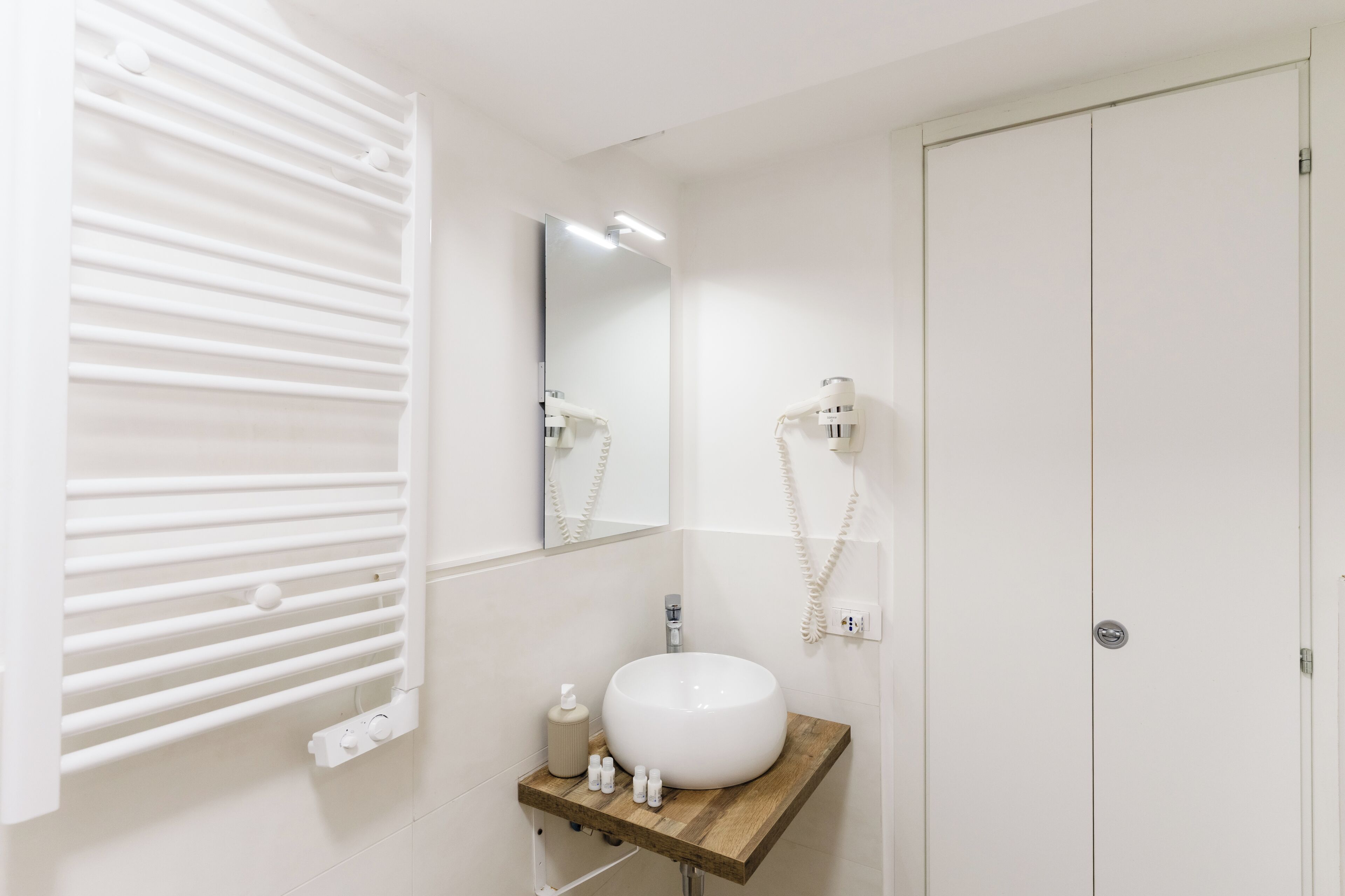 Comfort-Doppelzimmer | Badezimmer | Kostenlose Toilettenartikel, Haartrockner, Handtücher, Seife