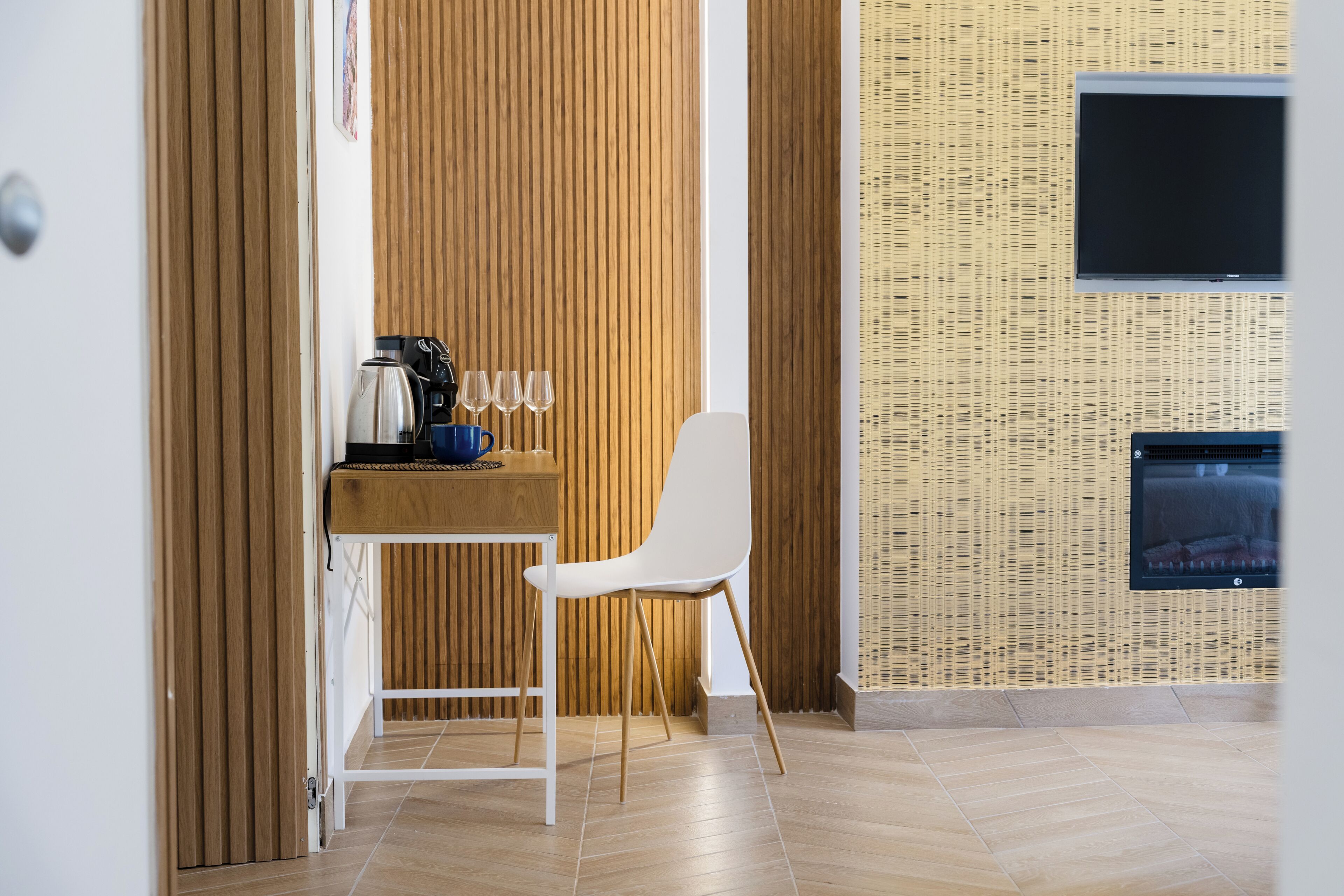 Neljän hengen deluxe-huone, parveke, näköala mäelle | Sisätilat