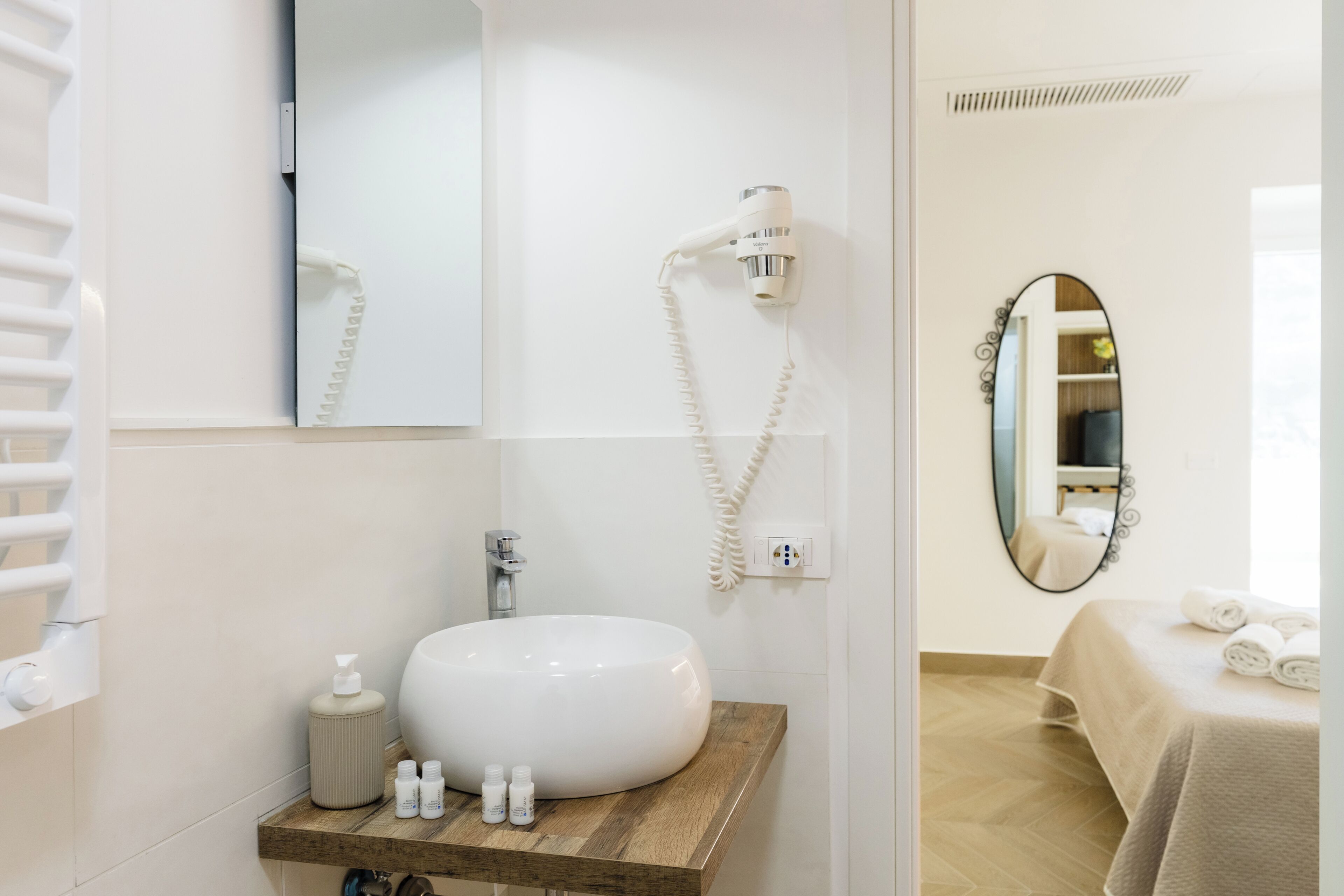 Chambre Confort double | Salle de bain | Articles de toilette (gratuits), séchoir à cheveux, bidet