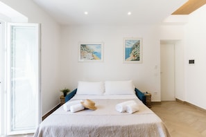 Deluxe Quadruple Room, Balcony, Hill View | Laptop workspace, iron/ironing board, free WiFi - A' Malafemmena  (Positano)