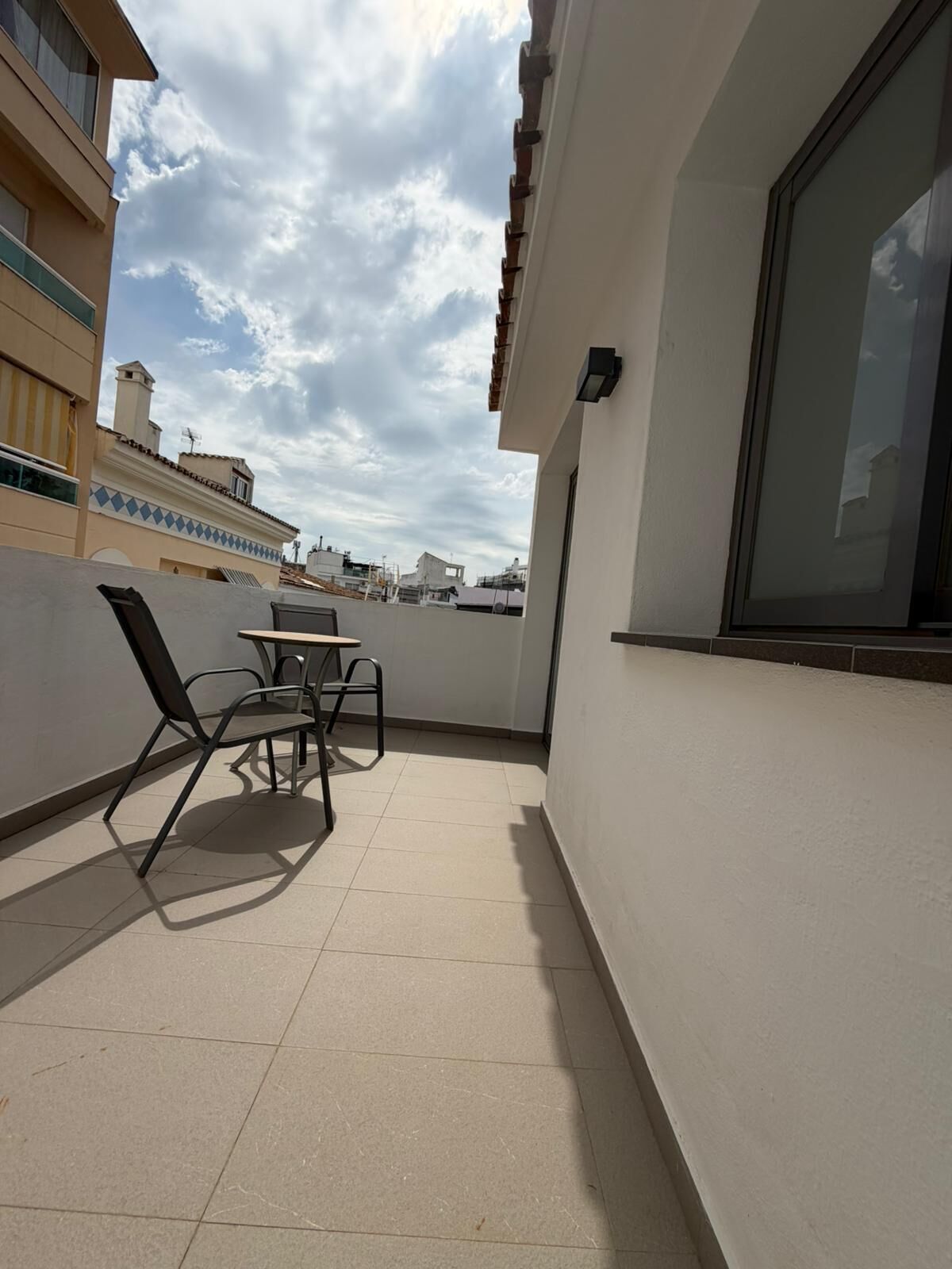 Suite superior, vistas a la ciudad | Restaurante al aire libre
