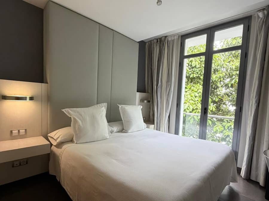 Comfort-dobbeltværelse - balkon - byudsigt | Premium-sengetøj, senge med madrasser af memory foam
