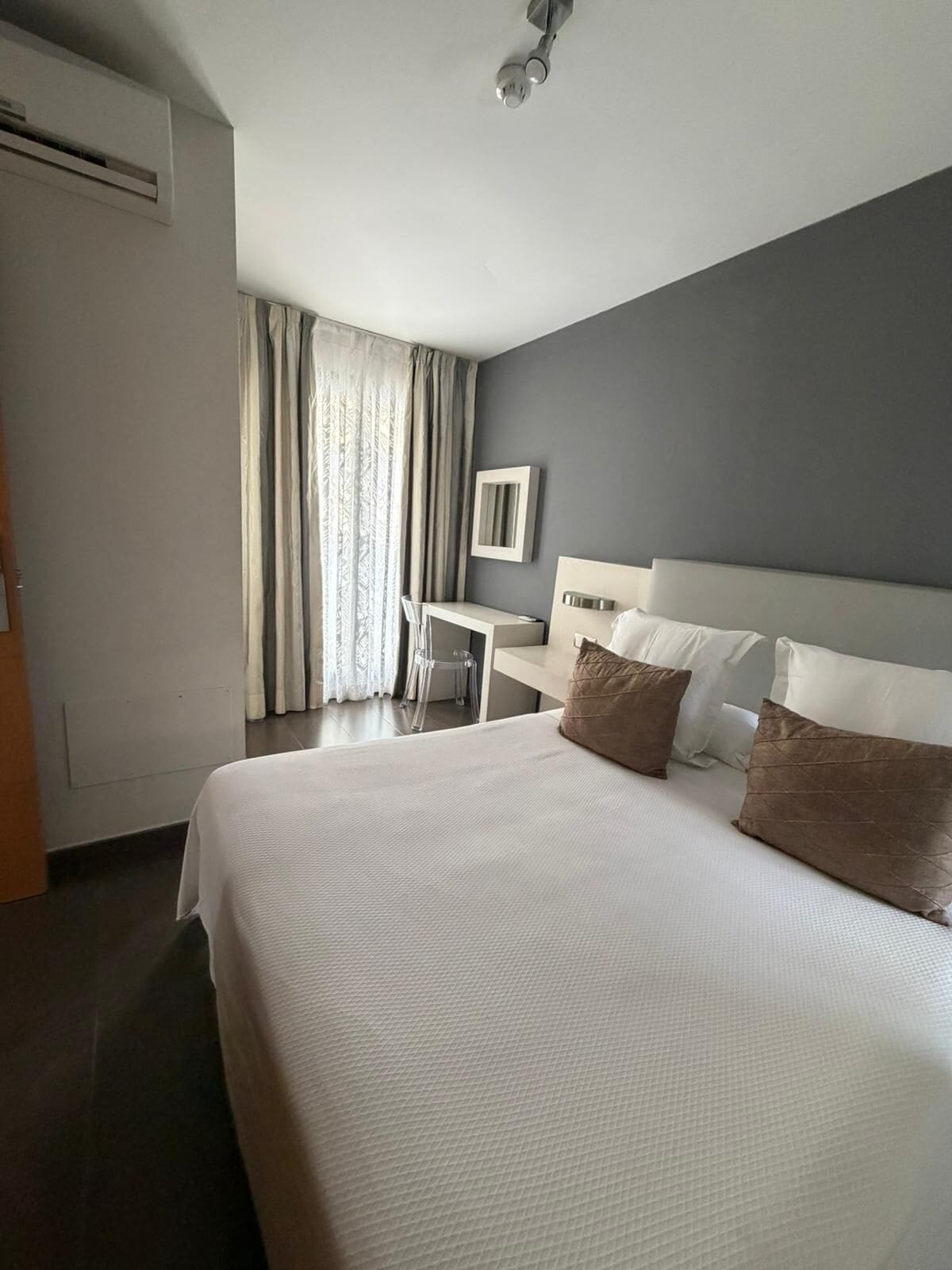 Superior Suite, City View