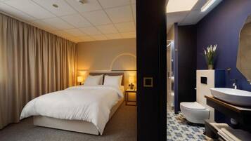 In-room safe, desk, iron/ironing board, free WiFi