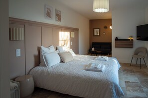 1 bedroom, desk, free WiFi, bed sheets