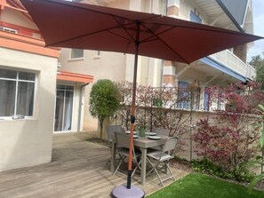 Outdoor dining - Villa Mandarine (Arcachon)