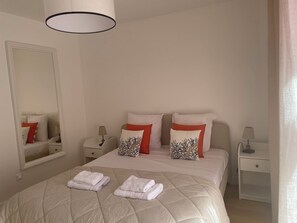 3 bedrooms, desk, iron/ironing board, travel cot - Villa Mandarine (Arcachon)