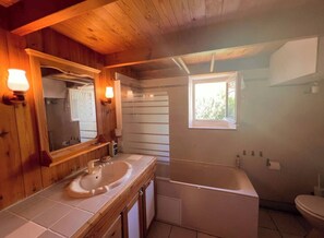Hair dryer, towels, soap, toilet paper - La maison du repos (Hyères)