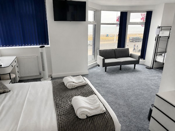 399 Prom - Blackpool Hotel - Blackpool