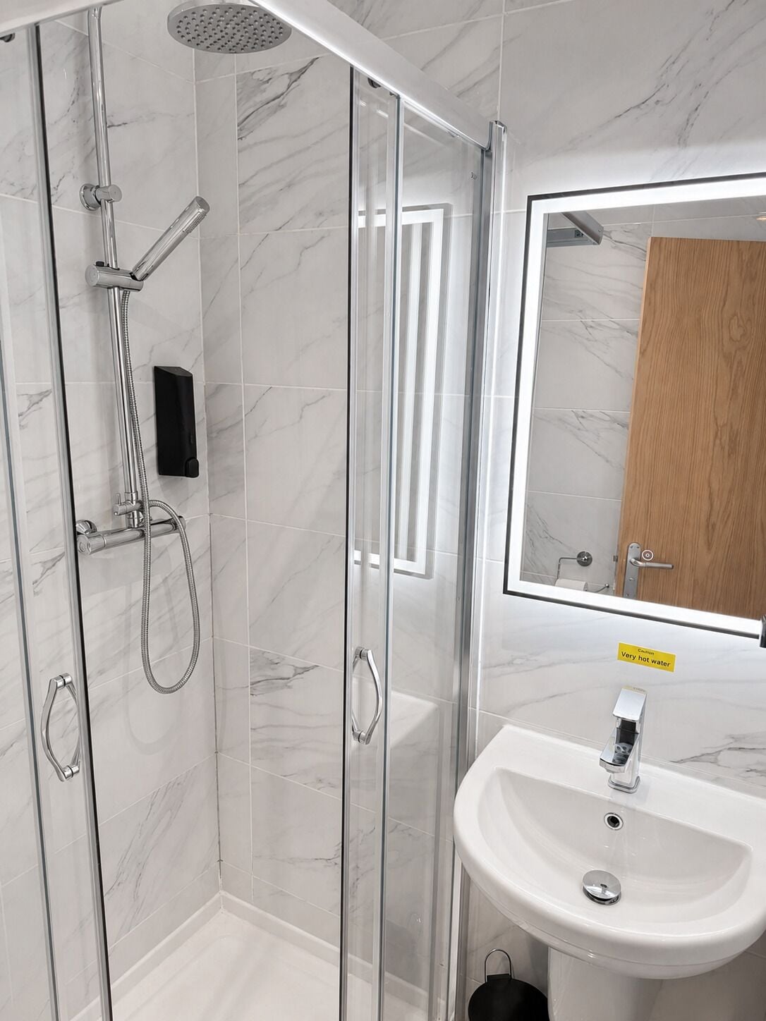 Family Suite | Bathroom