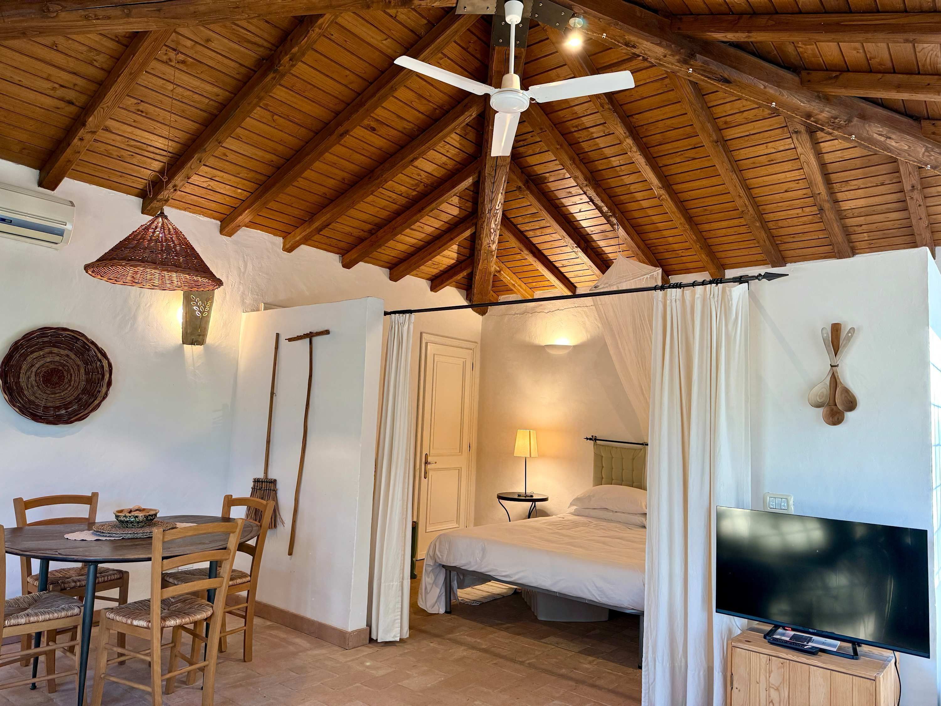 8 bedrooms, Internet
