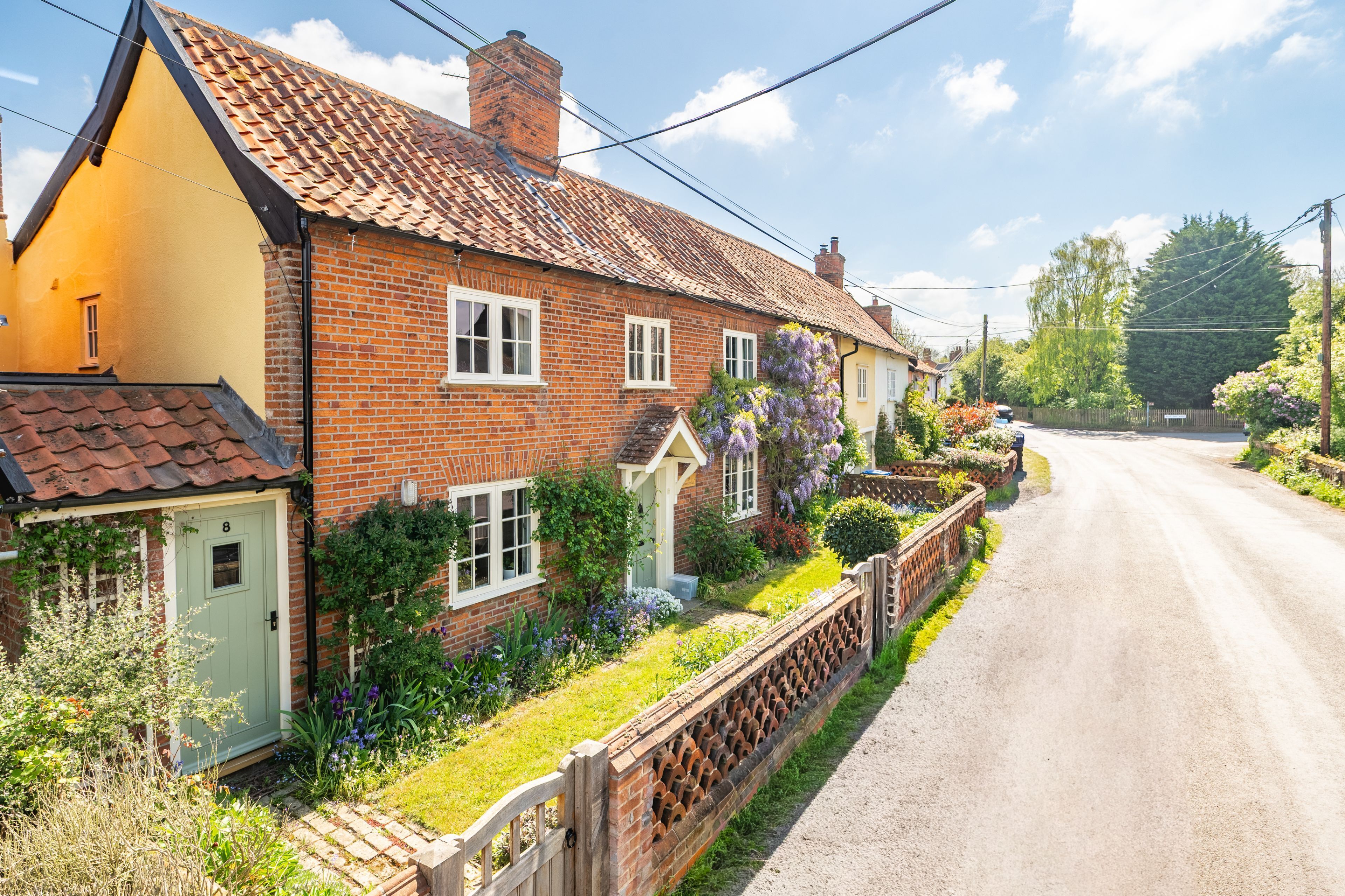 8 Cross Street, Hoxne: A quiet Suffolk morning with nowhere to be