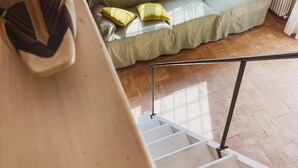 Ảnh chưa phân loại, 2 trong số 24 ảnh, nút