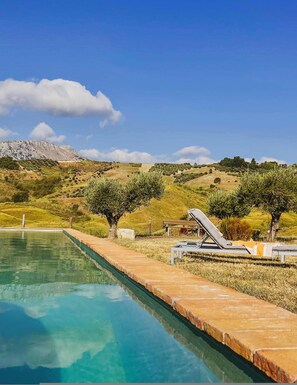 House - Il Castello Family Perfect for a Country Escape on an Abruzzo Farm Pool and AC (Torre de' Passeri)