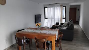 Apartamento, acesso à piscina, vista para o pátio | Parte interna