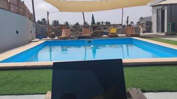10 outdoor pools